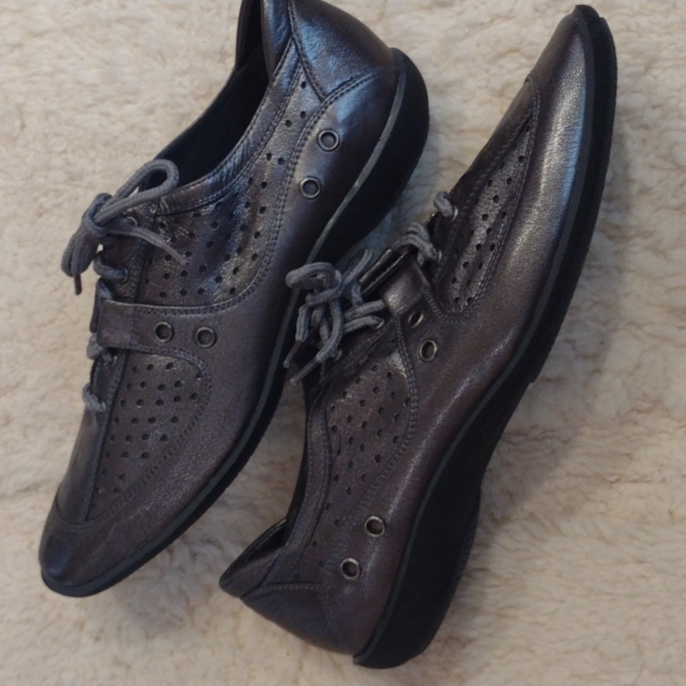 Stuart Weitzman Gray Metallic Lace Up Sporty Tenn… - image 4